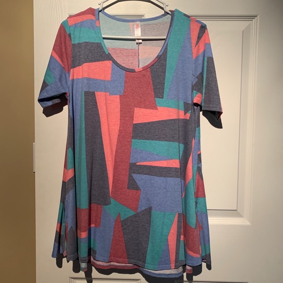 LuLaRoe Tops - LulaRoe Perfect Tee